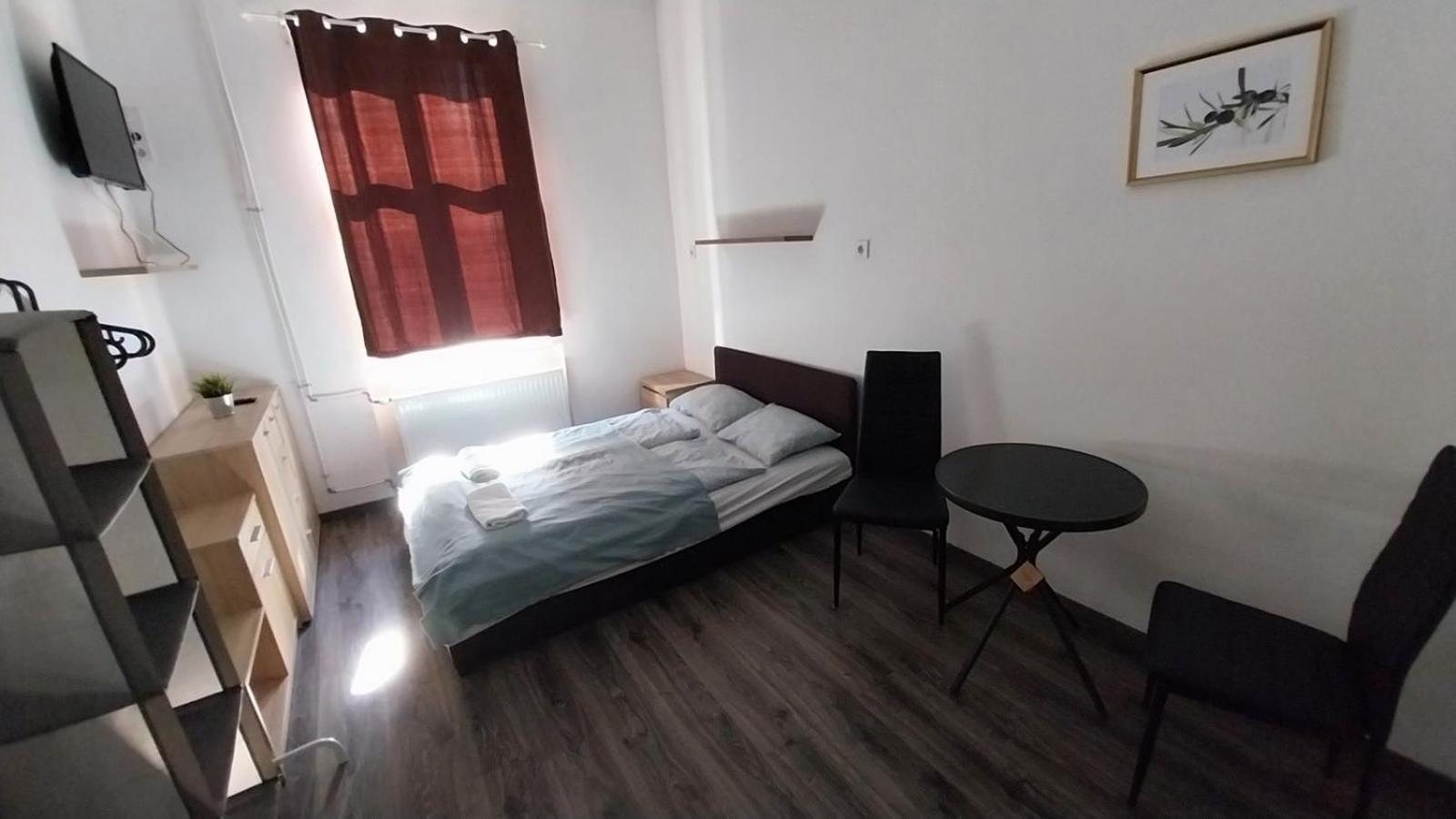 Aradi Rooms With Private Bathroom In The City Centre ブダペスト エクステリア 写真