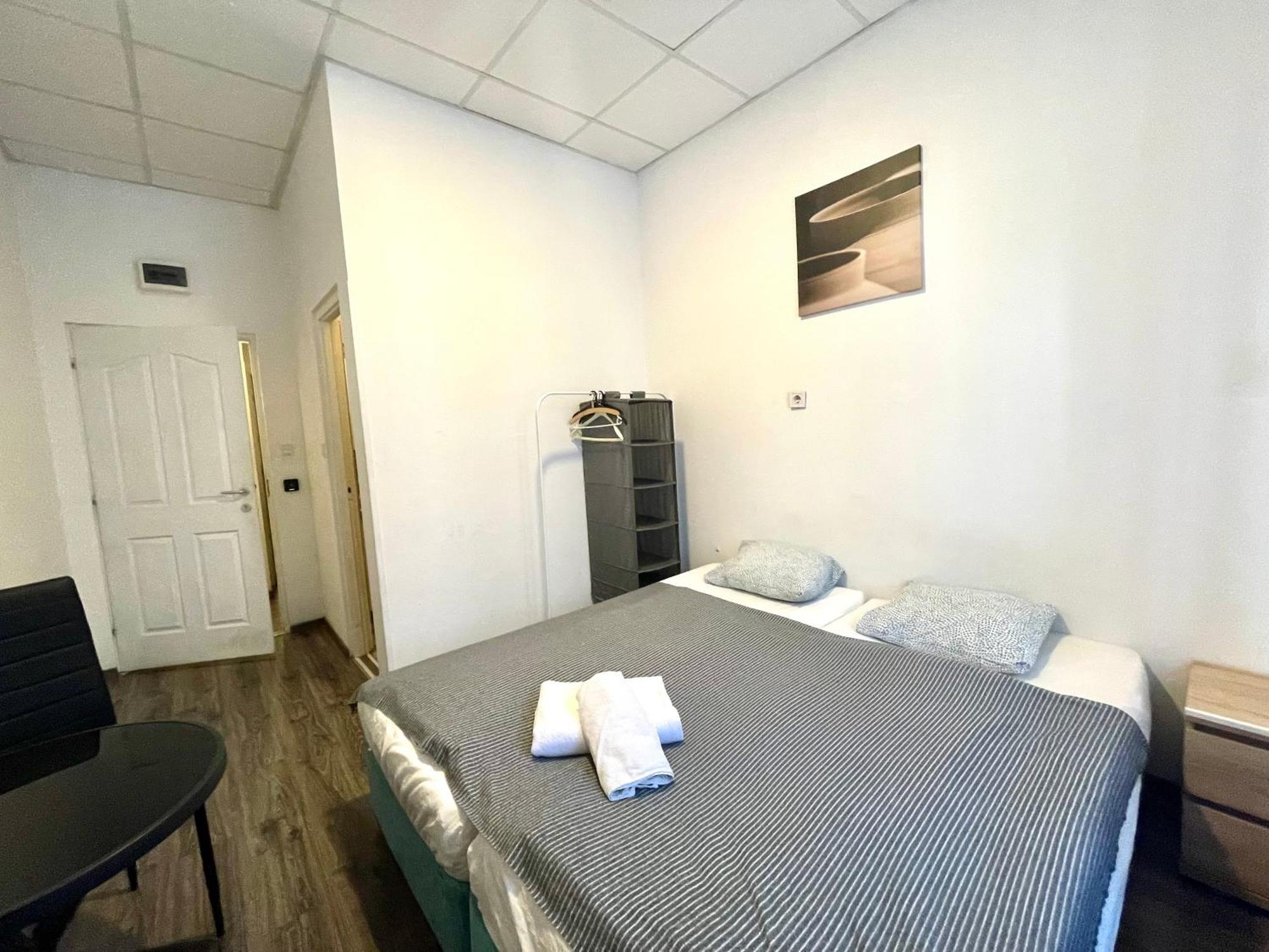 Aradi Rooms With Private Bathroom In The City Centre ブダペスト エクステリア 写真