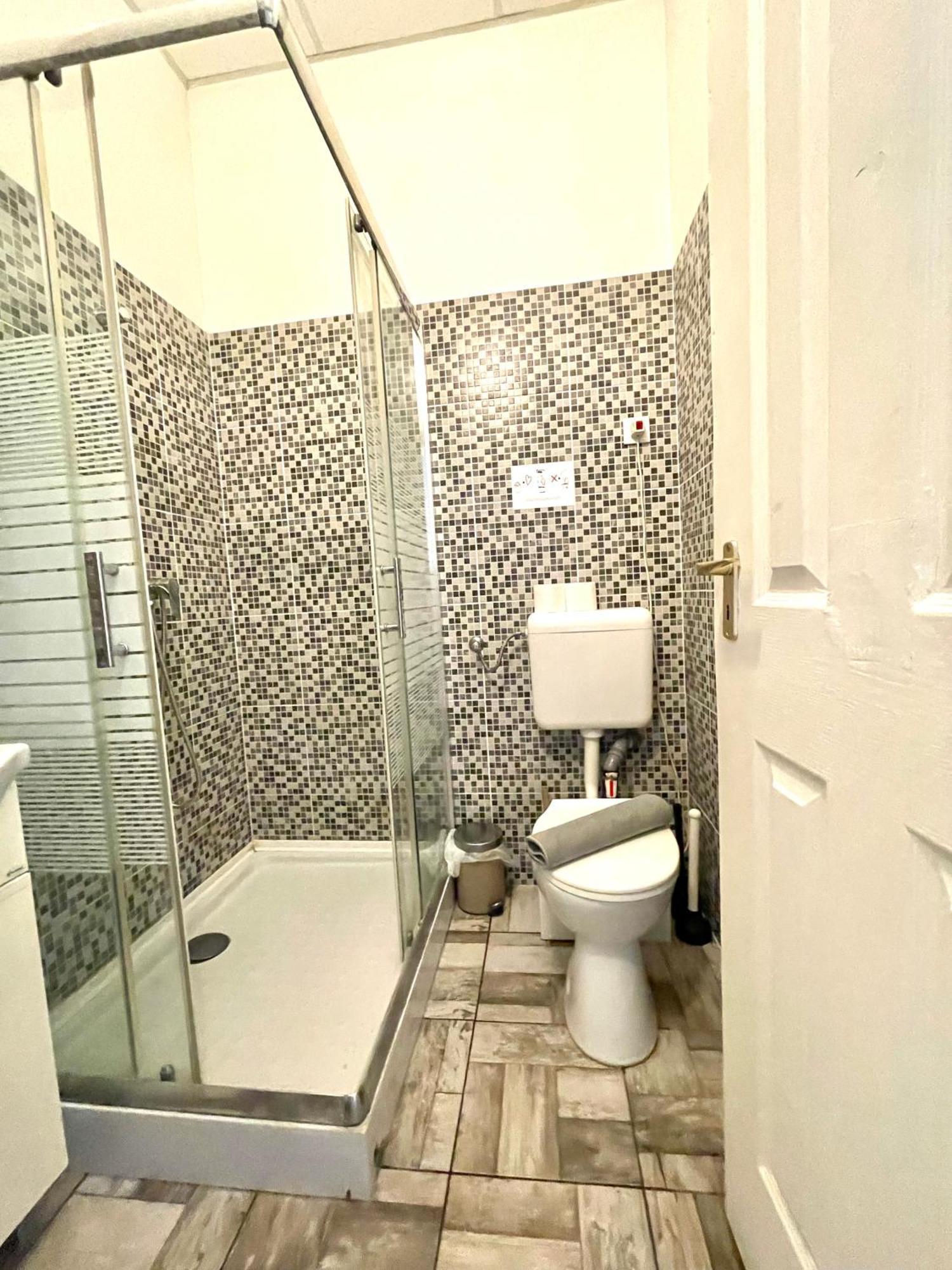 Aradi Rooms With Private Bathroom In The City Centre ブダペスト エクステリア 写真
