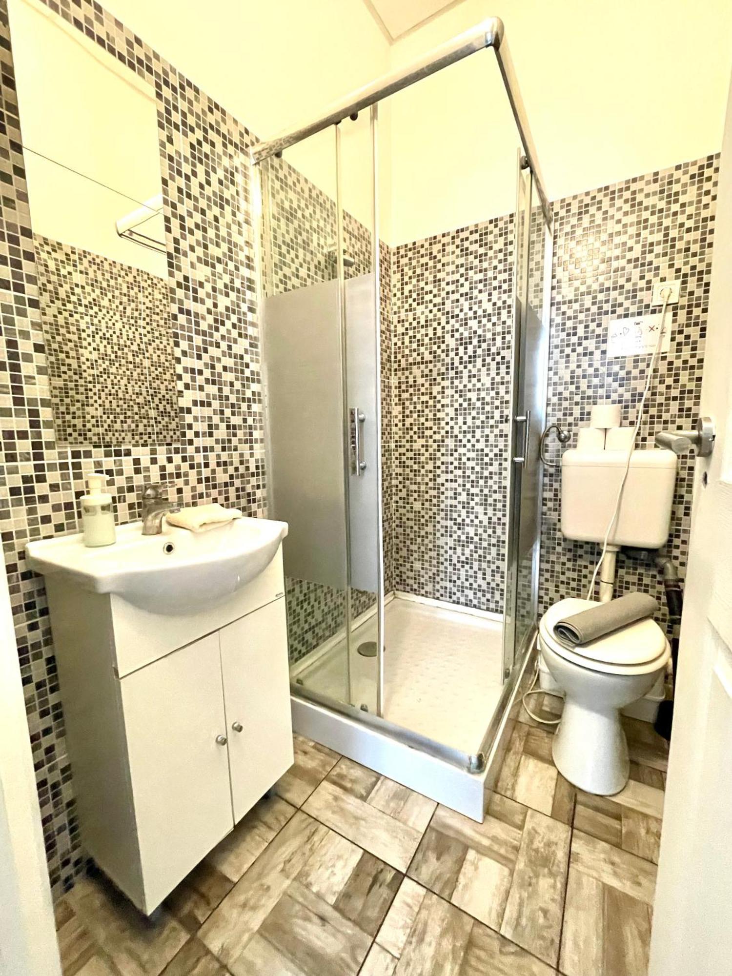 Aradi Rooms With Private Bathroom In The City Centre ブダペスト エクステリア 写真