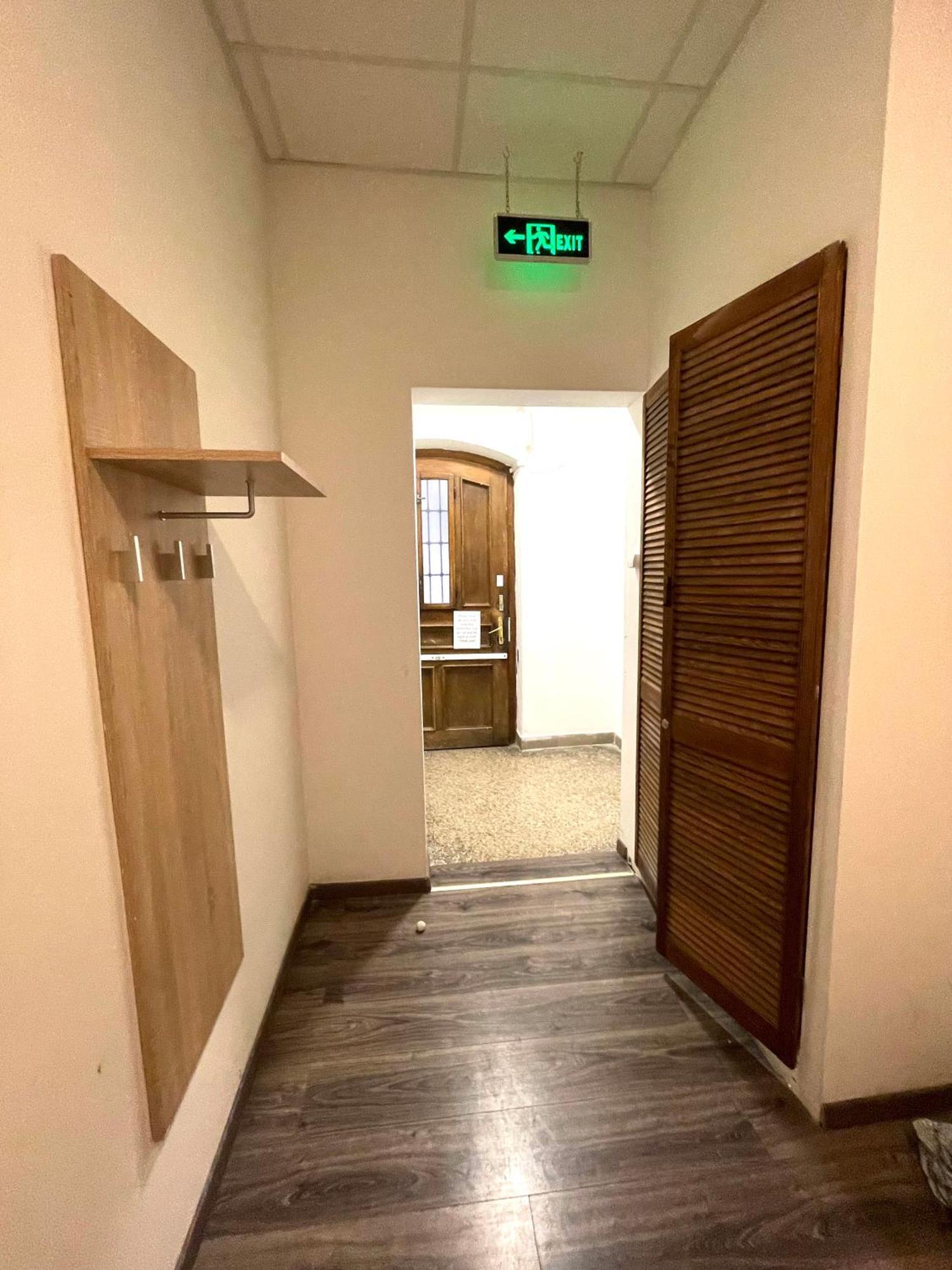 Aradi Rooms With Private Bathroom In The City Centre ブダペスト エクステリア 写真