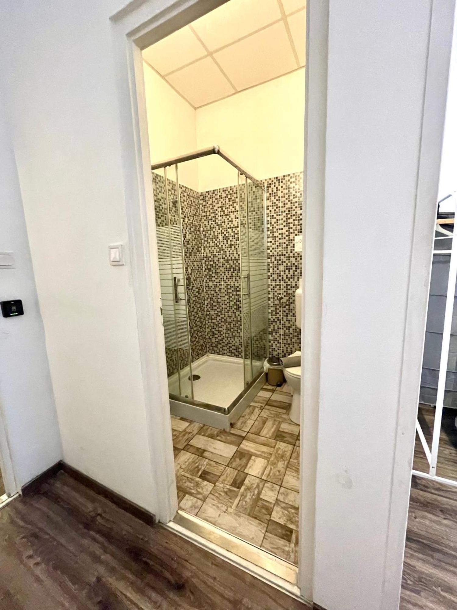 Aradi Rooms With Private Bathroom In The City Centre ブダペスト エクステリア 写真